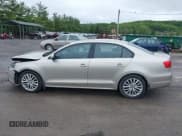 ✅ 2014 Volkswagen Jetta TDI w/Premium/Nav • VIN: 3VWLL7AJ9EM226026 • Lot: 42219871. Wystawiony na IAAI z przebiegiem 100 386 mil. Bezpłatny archiwum sprzedaży aukcyjnych z USA i szczegółowy raport historii pojazdu na DreamBid. Zdjęcie 14.