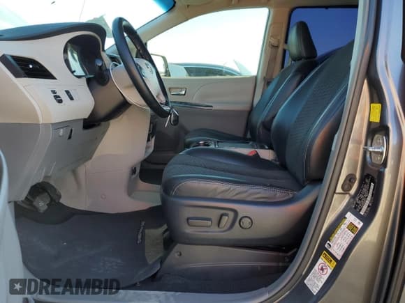 ✅ 2011 Toyota Sienna SE • VIN: 5TDXK3DC2BS098138 • Lot: 82783625. Listed on Copart with 171,940 mi. Free auction sales archive from the USA and detailed vehicle history report at DreamBid. Image 7.