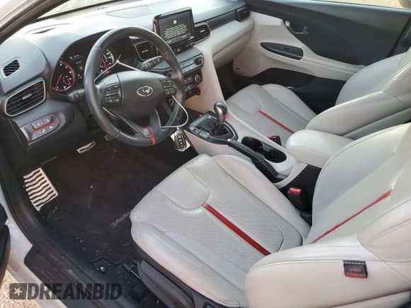 2019 Hyundai Veloster Turbo R-Spec с VIN KMHTH6ABXKU013452, выставлен на аукционе Copart как лот 73229434 с пробегом 80 274 миль миль и Списание • Salvage title. История ставок и продаж доступна на DreamBid. Изображение 8.