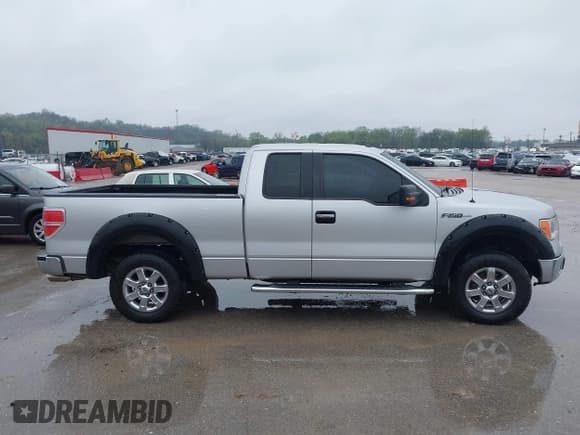 ✅ 2014 Ford F-150 XL • VIN: 1FTFX1CF9EKE62208 • Lot: 41964303. Wystawiony na IAAI z przebiegiem 248 808 mil. Bezpłatny archiwum sprzedaży aukcyjnych z USA i szczegółowy raport historii pojazdu na DreamBid. Zdjęcie 13.