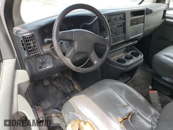 ✅ 2006 Chevrolet Express Cargo • VIN: 1GCGG25V861193091 • Lot: 60242385. Listed on Copart with 249,162 mi. Free auction sales archive from the USA and detailed vehicle history report at DreamBid. Image 8.