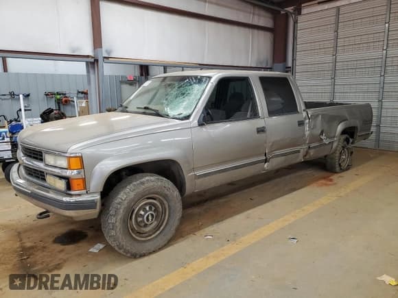 ✅ 2000 Chevrolet Silverado 3500 • VIN: 1GCHK33R4YF491903 • Lot: 42501245. Listed on Copart with 388,000 mi. Free auction sales archive from the USA and detailed vehicle history report at DreamBid. Image 1.