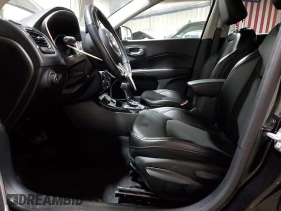 ✅ 2020 Jeep Compass Latitude • VIN: 3C4NJDBB0LT154353 • Lot: 90517565. Wystawiony na Copart z przebiegiem 4 799 mil. Bezpłatny archiwum sprzedaży aukcyjnych z USA i szczegółowy raport historii pojazdu na DreamBid. Zdjęcie 7.