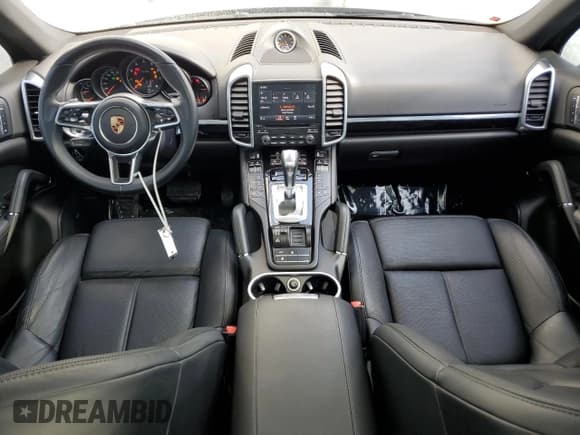 ✅ 2017 Porsche Cayenne • VIN: WP1AA2A2XHKA81682 • Lot: 44473493. Listed on Copart with 38,961 mi. Free auction sales archive from the USA and detailed vehicle history report at DreamBid. Image 8.