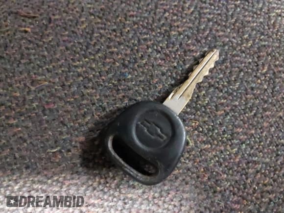 ✅ 2003 Chevrolet Silverado 2500HD LS • VIN: 1GCHK29U53E244524 • Lot: 43876661. Wystawiony na IAAI z przebiegiem 174 441 mil. Bezpłatny archiwum sprzedaży aukcyjnych z USA i szczegółowy raport historii pojazdu na DreamBid. Zdjęcie 11.