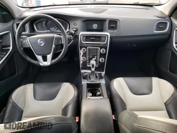 ✅ 2016 Volvo S60 T5 Platinum • VIN: YV4612UM0G2001094 • Лот: 92891915. Опубликован ранее на Copart с пробегом 83 874 миль. Бесплатный доступ к архиву аукционных продаж из США и подробный отчёт об истории автомобиля на DreamBid. Изображение 8.