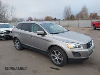 ✅ 2013 Volvo XC60 T6 • VIN: YV4902DZ8D2389876 • Lot: 43773777. Wystawiony na IAAI z przebiegiem 235 925 mil. Bezpłatny archiwum sprzedaży aukcyjnych z USA i szczegółowy raport historii pojazdu na DreamBid. Zdjęcie 1.