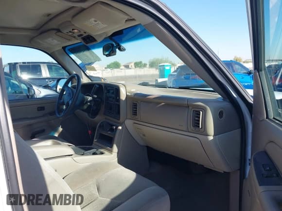 ✅ 2005 Chevrolet Suburban LT • VIN: 3GNEC16Z35G156200 • Lot: 42543464. Listed on IAAI with 134,457 mi. Free auction sales archive from the USA and detailed vehicle history report at DreamBid. Image 5.