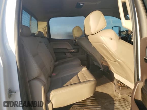 ✅ 2015 GMC Sierra 3500HD Denali • VIN: 1GT424E83FF566144 • Лот: 87193564. Опубликован ранее на Copart с пробегом 141 485 миль. Бесплатный доступ к архиву аукционных продаж из США и подробный отчёт об истории автомобиля на DreamBid. Изображение 10.
