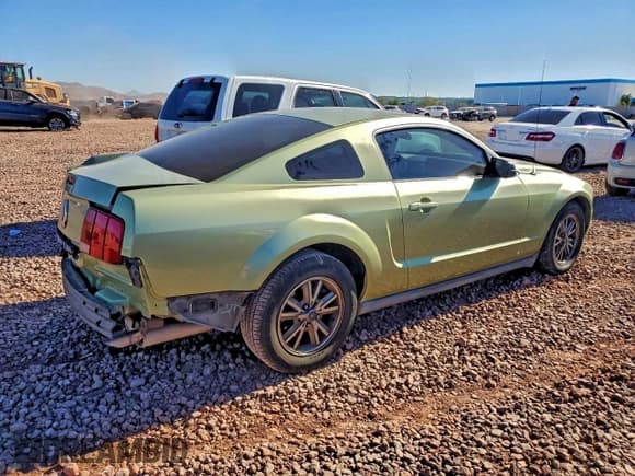 ✅ 2005 Ford Mustang Deluxe • VIN: 1ZVFT80N955166245 • Lot: 95994815. Listed on Copart with 155,056 mi. Free auction sales archive from the USA and detailed vehicle history report at DreamBid. Image 3.