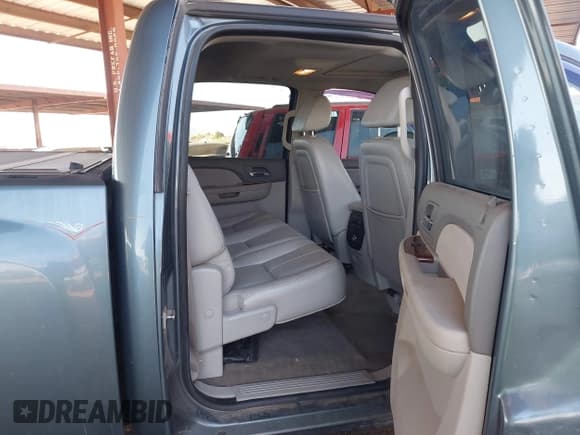 ✅ 2007 Chevrolet Silverado 1500 1LT • VIN: 2GCEK13M271506108 • Lot: 43561647. Listed on IAAI with 206,819 mi. Free auction sales archive from the USA and detailed vehicle history report at DreamBid. Image 8.