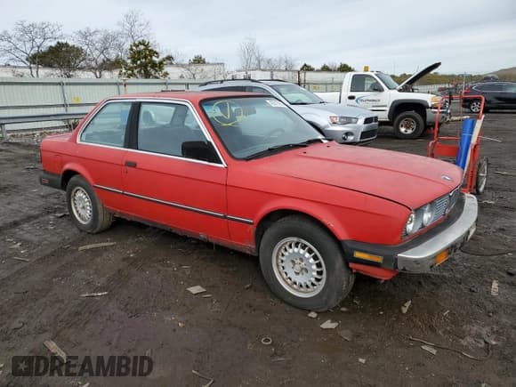 ✅ 1986 BMW 3 Series 325e • VIN: WBAAB5408G9678133 • Lot: 53398534. Listed on Copart with 241,396 mi. Free auction sales archive from the USA and detailed vehicle history report at DreamBid. Image 4.