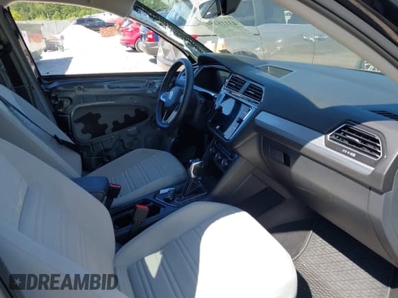 ✅ 2024 Volkswagen Tiguan S • VIN: 3VVRB7AX9RM113348 • Лот: 43115150. Опубликован ранее на IAAI с пробегом 9 065 миль. Бесплатный доступ к архиву аукционных продаж из США и подробный отчёт об истории автомобиля на DreamBid. Изображение 5.