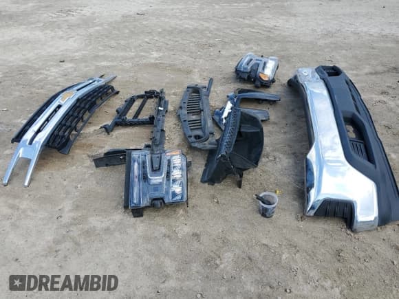 ✅ 2019 Chevrolet Silverado 1500 LT • VIN: 1GCUYDED8KZ104022 • Lot: 72411904. Wystawiony na Copart z przebiegiem 100 494 mil. Bezpłatny archiwum sprzedaży aukcyjnych z USA i szczegółowy raport historii pojazdu na DreamBid. Zdjęcie 12.