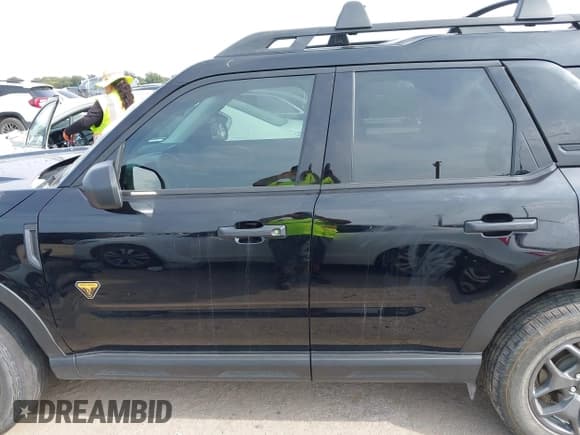 ✅ 2021 Ford Bronco Sport Badlands • VIN: 3FMCR9D98MRB36121 • Lot: 43522605. Listed on IAAI with 110,410 mi. Free auction sales archive from the USA and detailed vehicle history report at DreamBid. Image 14.