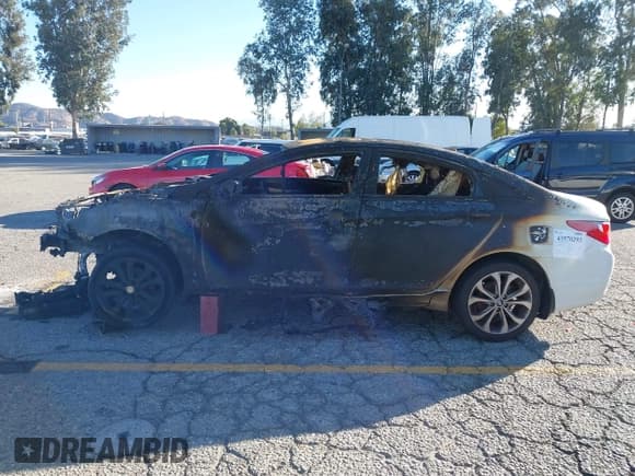 ✅ 2013 Hyundai Sonata SE • VIN: 5NPEC4AB6DH748801 • Lot: 43570293. Listed on IAAI with Not provided. Free auction sales archive from the USA and detailed vehicle history report at DreamBid. Image 13.