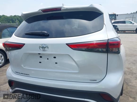 ✅ 2023 Toyota Highlander L • VIN: 5TDKDRAHXPS520803 • Lot: 42584854. Listed on IAAI with 11,561 mi. Free auction sales archive from the USA and detailed vehicle history report at DreamBid. Image 16.