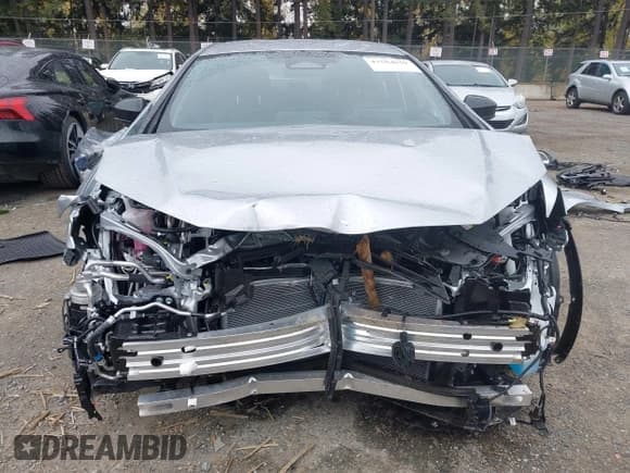 ✅ 2025 Toyota Prius SE • VIN: JTDACACU2S3050691 • Lot: 43584039. Listed on IAAI with 3,136 mi. Free auction sales archive from the USA and detailed vehicle history report at DreamBid. Image 6.