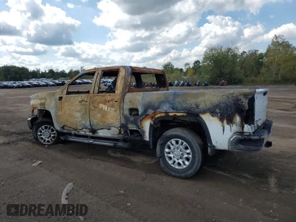 ✅ 2022 Chevrolet Silverado 2500HD • VIN: 1GC2YPEYXNF301095 • Lot: 84425725. Wystawiony na Copart z przebiegiem Nie podano. Bezpłatny archiwum sprzedaży aukcyjnych z USA i szczegółowy raport historii pojazdu na DreamBid. Zdjęcie 2.