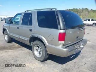 ✅ 2000 Chevrolet Blazer LS • VIN: 1GNCS13W2Y2355000 • Lot: 41853380. Wystawiony na IAAI z przebiegiem 275 732 mil. Bezpłatny archiwum sprzedaży aukcyjnych z USA i szczegółowy raport historii pojazdu na DreamBid. Zdjęcie 3.