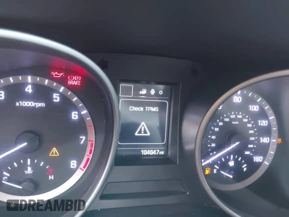 ✅ 2018 Hyundai Santa Fe 2.4L • VIN: 5XYZT3LB6JG571999 • Lot: 43406406. Wystawiony na IAAI z przebiegiem 104 647 mil. Bezpłatny archiwum sprzedaży aukcyjnych z USA i szczegółowy raport historii pojazdu na DreamBid. Zdjęcie 7.