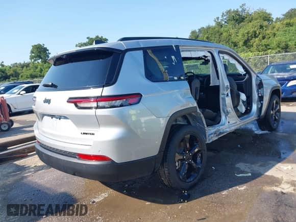 2025 Jeep Grand Cherokee Limited with VIN 1C4RJJBG5S8672323, listed as a IAAI auction lot 43060461 with 4,805 mi miles and . Bid and sale history available at DreamBid. Image 4.