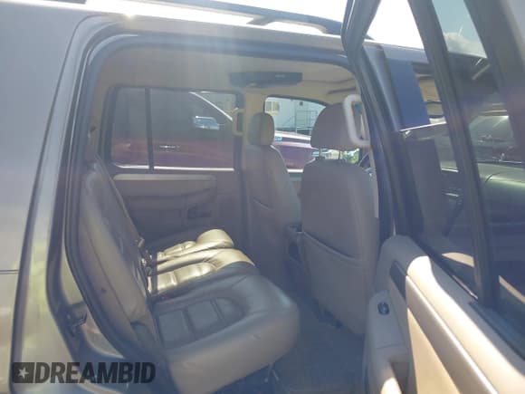 ✅ 2004 Ford Explorer XLT • VIN: 1FMZU73E14UC34007 • Lot: 42536364. Listed on IAAI with 253,005 mi. Free auction sales archive from the USA and detailed vehicle history report at DreamBid. Image 8.