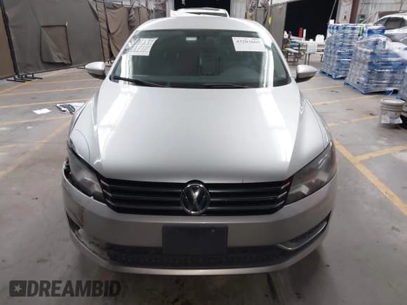 ✅ 2012 Volkswagen Passat S • VIN: 1VWAP7A37CC035068 • Lot: 43203660. Wystawiony na IAAI z przebiegiem 158 413 mil. Bezpłatny archiwum sprzedaży aukcyjnych z USA i szczegółowy raport historii pojazdu na DreamBid. Zdjęcie 12.
