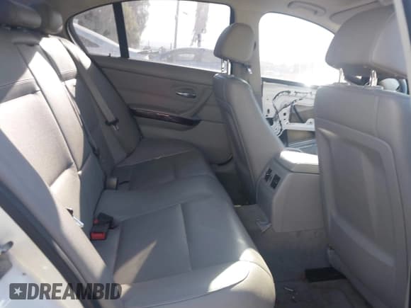 ✅ 2011 BMW 3 Series 335i • VIN: WBAPM5C57BE435298 • Lot: 43910997. Listed on IAAI with 135,142 mi. Free auction sales archive from the USA and detailed vehicle history report at DreamBid. Image 8.