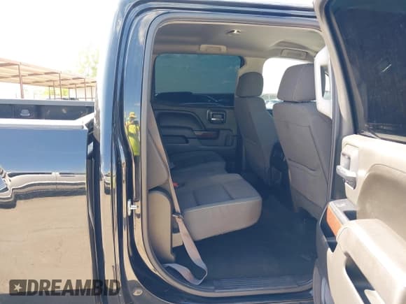 ✅ 2017 GMC Sierra 1500 SLE • VIN: 3GTP1MEC1HG289631 • Lot: 42804597. Listed on IAAI with 114,835 mi. Free auction sales archive from the USA and detailed vehicle history report at DreamBid. Image 8.