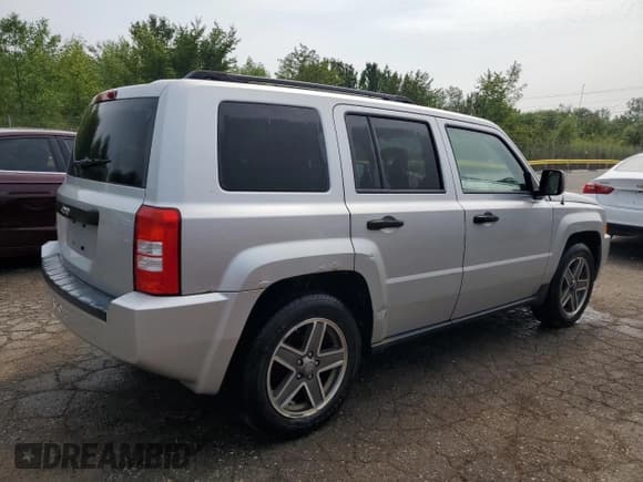✅ 2009 Jeep Patriot Sport • VIN: 1J4FF28B49D183042 • Lot: 67753095. Wystawiony na Copart z przebiegiem 131 402 mil. Bezpłatny archiwum sprzedaży aukcyjnych z USA i szczegółowy raport historii pojazdu na DreamBid. Zdjęcie 3.
