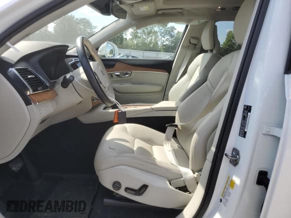 ✅ 2021 Volvo XC90 Momentum • VIN: YV4102CK3M1746971 • Лот: 70037265. Опубликован ранее на Copart с пробегом 40 988 миль. Бесплатный доступ к архиву аукционных продаж из США и подробный отчёт об истории автомобиля на DreamBid. Изображение 7.