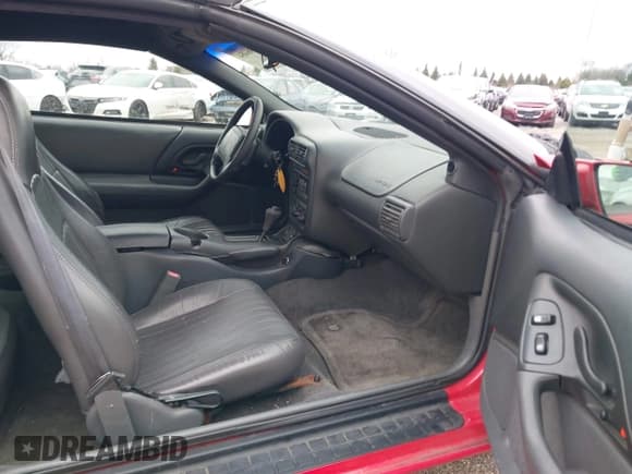 ✅ 1997 Chevrolet Camaro Z28 • VIN: 2G1FP32P6V2110373 • Lot: 43796484. Wystawiony na IAAI z przebiegiem 201 319 mil. Bezpłatny archiwum sprzedaży aukcyjnych z USA i szczegółowy raport historii pojazdu na DreamBid. Zdjęcie 5.