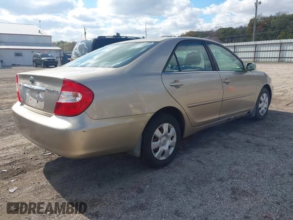✅ 2002 Toyota Camry LE • VIN: JTDBE32K920049565 • Lot: 43593947. Listed on IAAI with 184,908 mi. Free auction sales archive from the USA and detailed vehicle history report at DreamBid. Image 4.