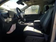 ✅ 2025 Kia Carnival SX Prestige • VIN: KNDNE5KA4S6051169 • Lot: 70512485. Wystawiony na Copart z przebiegiem 1 213 mil. Bezpłatny archiwum sprzedaży aukcyjnych z USA i szczegółowy raport historii pojazdu na DreamBid. Zdjęcie 7.