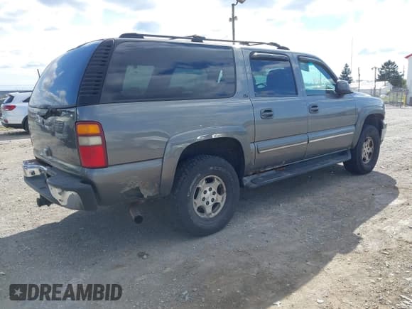 ✅ 2001 Chevrolet Suburban LS • VIN: 3GNFK16T01G202000 • Lot: 43558914. Wystawiony na IAAI z przebiegiem 221 599 mil. Bezpłatny archiwum sprzedaży aukcyjnych z USA i szczegółowy raport historii pojazdu na DreamBid. Zdjęcie 4.