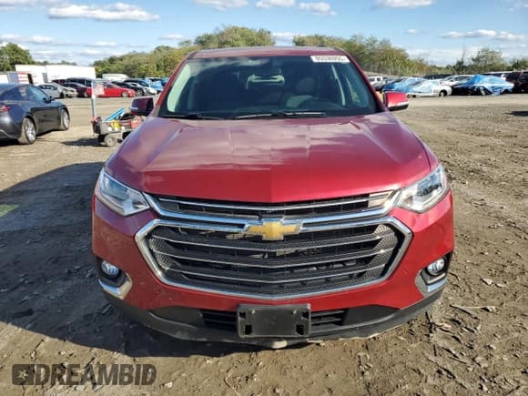✅ 2020 Chevrolet Traverse LT Cloth • VIN: 1GNEVGKWXLJ255844 • Lot: 85536955. Wystawiony na Copart z przebiegiem 37 724 mil. Bezpłatny archiwum sprzedaży aukcyjnych z USA i szczegółowy raport historii pojazdu na DreamBid. Zdjęcie 5.