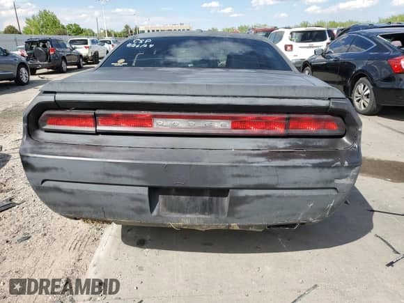 2010 Dodge Challenger R/T Classic z VIN 2B3CJ5DT4AH314048, wystawiony jako Copart lot #54798084 z przebiegiem Nie podano mil oraz Szkoda całkowita • Salvage title. Historia ofert i sprzedaży dostępna na DreamBid. Obrazek 6.