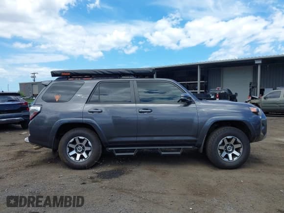 ✅ 2019 Toyota 4Runner TRD Off Road Premium • VIN: JTEBU5JR2K5631552 • Lot: 42631139. Listed on IAAI with 83,443 mi. Free auction sales archive from the USA and detailed vehicle history report at DreamBid. Image 13.