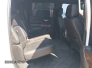 ✅ 2019 Chevrolet Silverado 1500 High Country • VIN: 3GCUYHEL4KG127750 • Lot: 43215730. Wystawiony na IAAI z przebiegiem 100 824 mil. Bezpłatny archiwum sprzedaży aukcyjnych z USA i szczegółowy raport historii pojazdu na DreamBid. Zdjęcie 8.