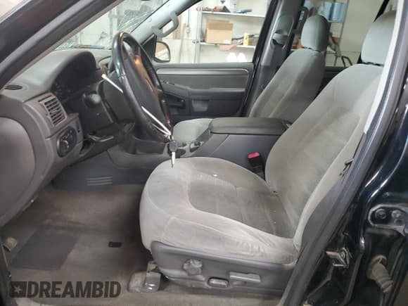 ✅ 2004 Ford Explorer XLT • VIN: 1FMDU73K94ZB08576 • Lot: 57076975. Wystawiony na Copart z przebiegiem 199 717 mil. Bezpłatny archiwum sprzedaży aukcyjnych z USA i szczegółowy raport historii pojazdu na DreamBid. Zdjęcie 7.