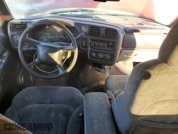 2001 Chevrolet S-10 LS с VIN 1GCCS19W318252526, выставлен на аукционе Copart как лот 75535554 с пробегом 185 969 миль миль и Списание • Salvage title. История ставок и продаж доступна на DreamBid. Изображение 8.