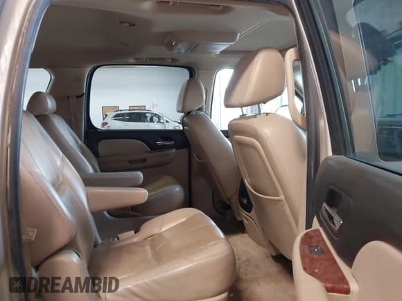 ✅ 2007 Chevrolet Suburban LT • VIN: 3GNFK16337G143209 • Lot: 42791126. Listed on IAAI with 275,673 mi. Free auction sales archive from the USA and detailed vehicle history report at DreamBid. Image 8.