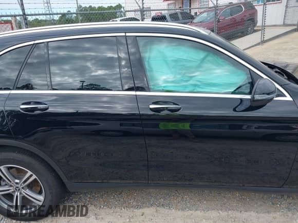 ✅ 2021 Mercedes-Benz GLC 300 • VIN: W1N0G8EB3MF924951 • Lot: 43393004. Listed on IAAI with 42,096 mi. Free auction sales archive from the USA and detailed vehicle history report at DreamBid. Image 13.