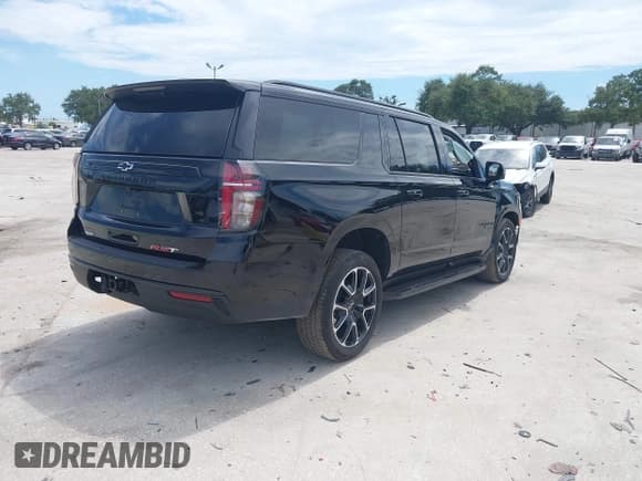 ✅ 2024 Chevrolet Suburban • VIN: 1GNSCEKT8RR350187 • Lot: 43045718. Listed on IAAI with 28,587 mi. Free auction sales archive from the USA and detailed vehicle history report at DreamBid. Image 4.