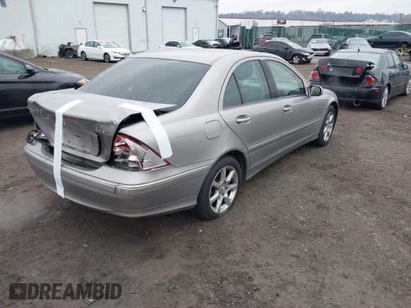 ✅ 2007 Mercedes-Benz C 280 Luxury • VIN: WDBRF92HX7F871684 • Lot: 41461023. Wystawiony na IAAI z przebiegiem 176 038 mil. Bezpłatny archiwum sprzedaży aukcyjnych z USA i szczegółowy raport historii pojazdu na DreamBid. Zdjęcie 4.