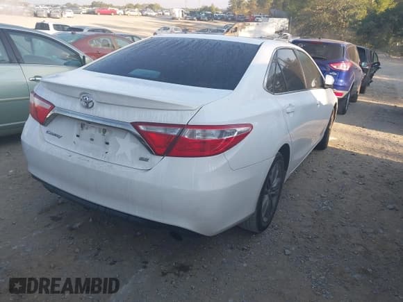✅ 2017 Toyota Camry LE • VIN: 4T1BF1FKXHU733629 • Lot: 43256923. Wystawiony na IAAI z przebiegiem 331 425 mil. Bezpłatny archiwum sprzedaży aukcyjnych z USA i szczegółowy raport historii pojazdu na DreamBid. Zdjęcie 4.