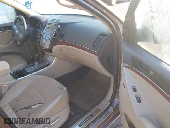 2011 Hyundai Veracruz GLS z VIN KM8NUDCC7BU169916, wystawiony jako IAAI lot #41770577 z przebiegiem 229 796 mil mil oraz . Historia ofert i sprzedaży dostępna na DreamBid. Obrazek 5.