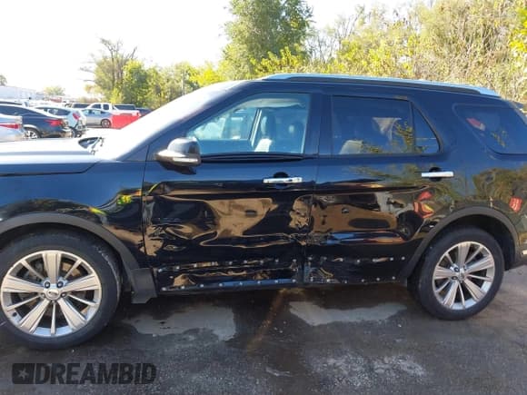 ✅ 2018 Ford Explorer Limited • VIN: 1FM5K8F82JGC92332 • Lot: 43404178. Wystawiony na IAAI z przebiegiem 130 260 mil. Bezpłatny archiwum sprzedaży aukcyjnych z USA i szczegółowy raport historii pojazdu na DreamBid. Zdjęcie 6.