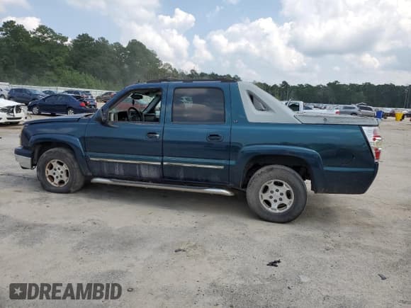 ✅ 2005 Chevrolet Avalanche LS • VIN: 3GNEC12Z15G151759 • Lot: 69558015. Listed on Copart with Not provided. Free auction sales archive from the USA and detailed vehicle history report at DreamBid. Image 2.